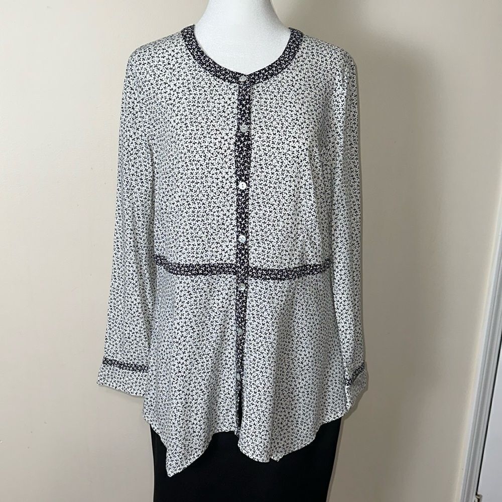 J.Jill S White Black Ditsy Floral Yoke Collar Button Front Asymmetrical Tunic